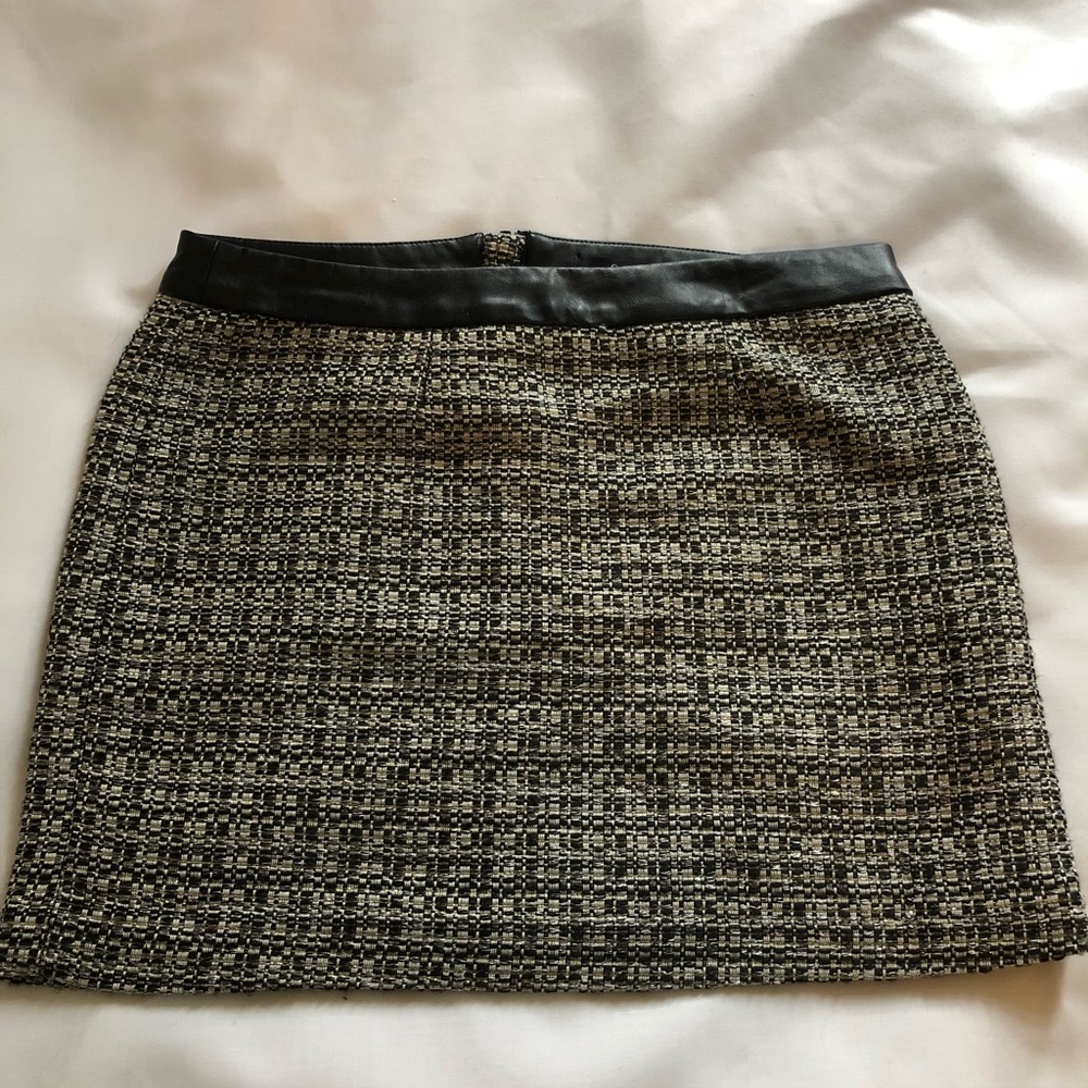 Gap Mini Skirt - Picture 1 of 3